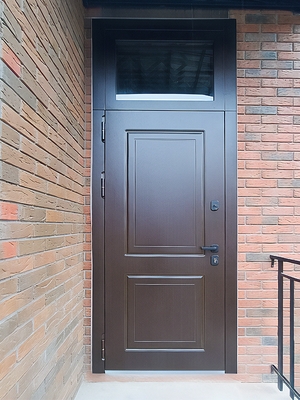 Дверь с верхней вставкой Дверь с верхней вставкой