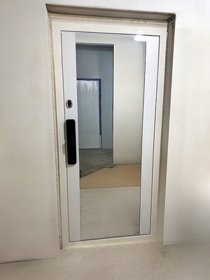 Дверь со smart-замком и зеркалом Дверь со smart-замком и зеркалом