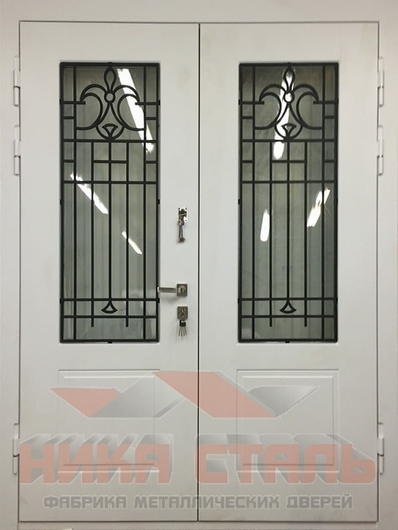 Входная дверь в коттедж со стеклом и решеткой Входная дверь в коттедж со стеклом и решеткой