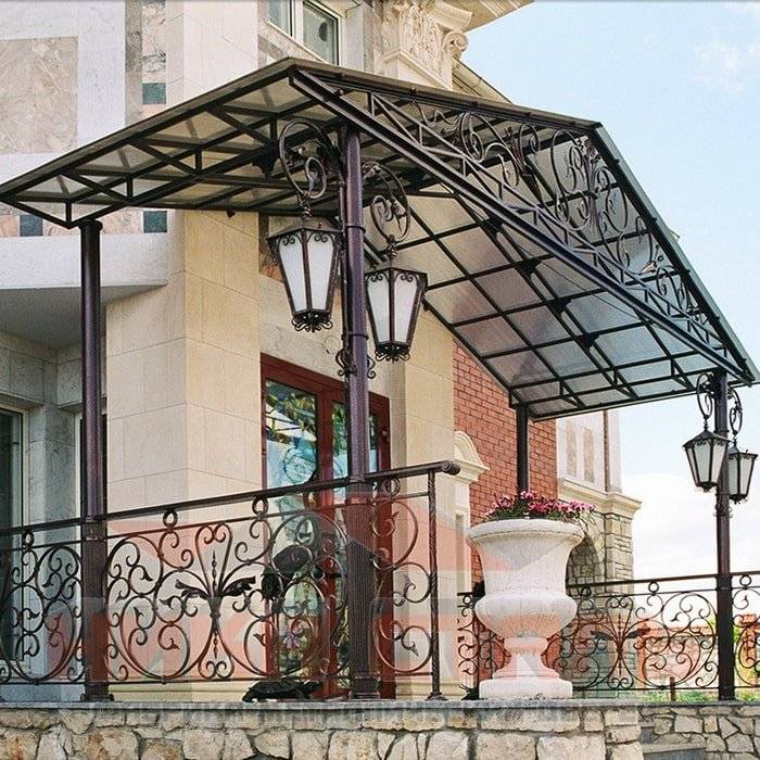 Козырьки над крыльцом