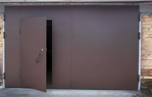 Металлические ворота с калиткой Металлические ворота с калиткой